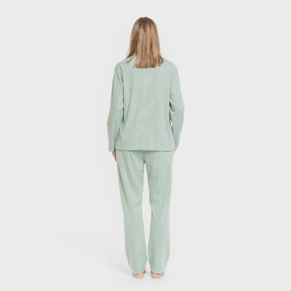 Pijama feminino liso com listras largas e textura canelada.