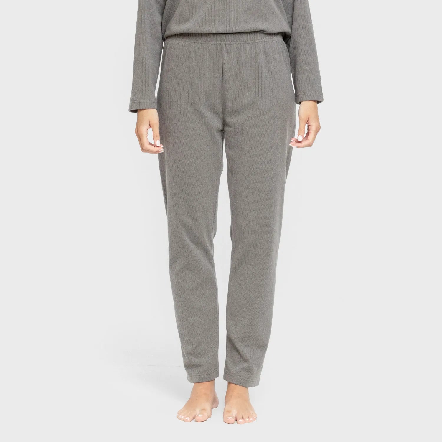 Pijama feminino liso com listras largas e textura canelada.