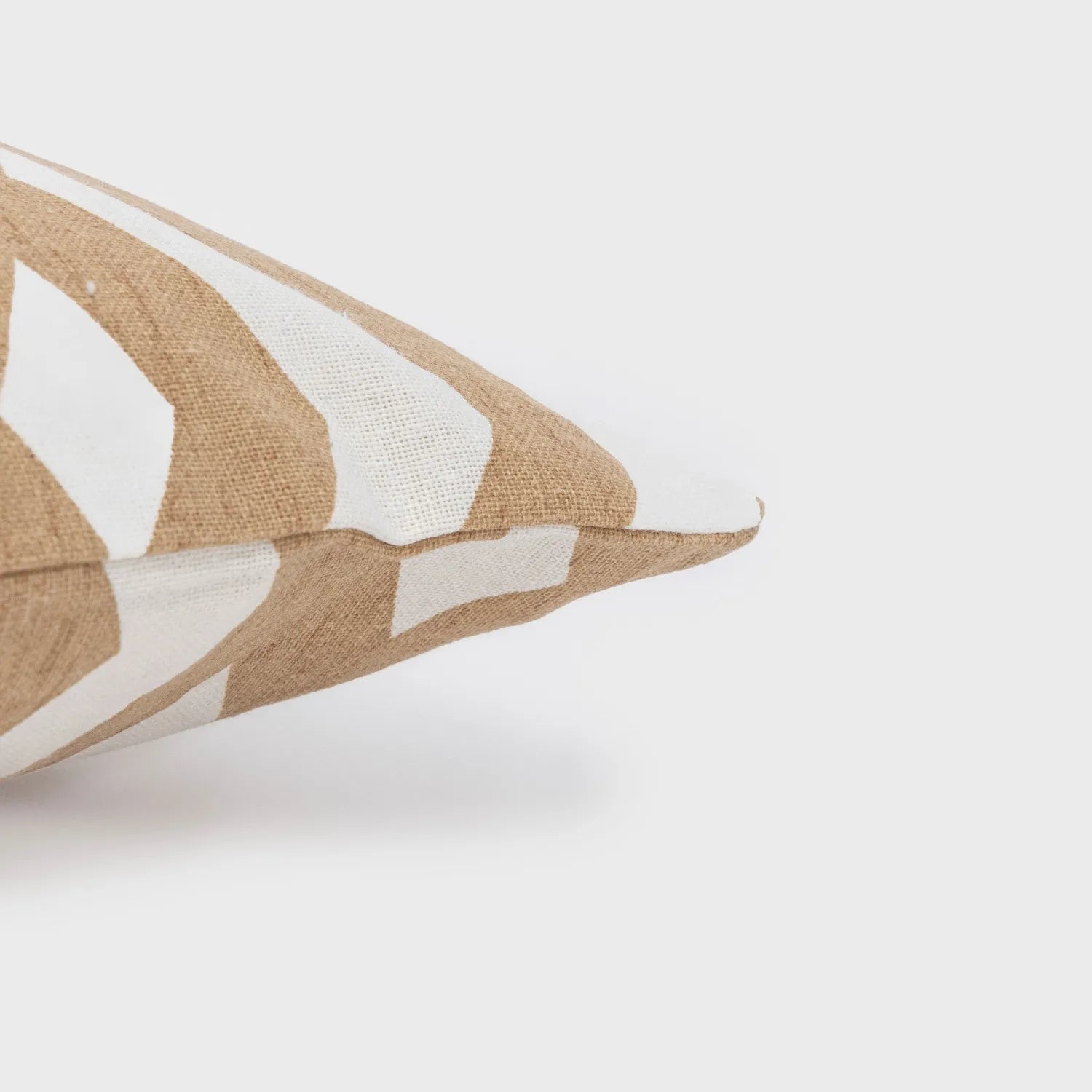 Cojín cuadrante antimanchas Nela liso 50x50 - funda + relleno