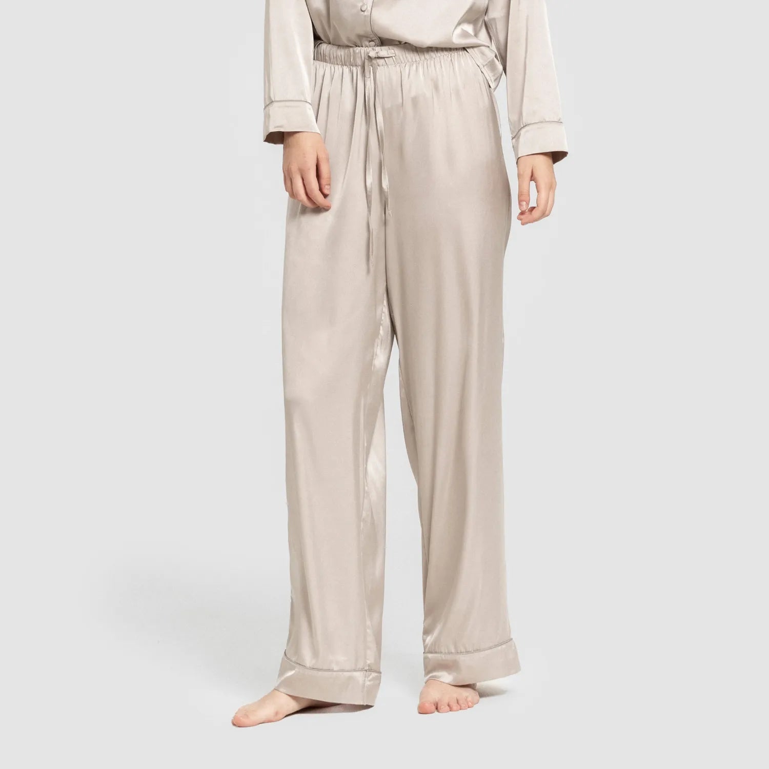 Pijama longo de cetim feminino sexta-feira