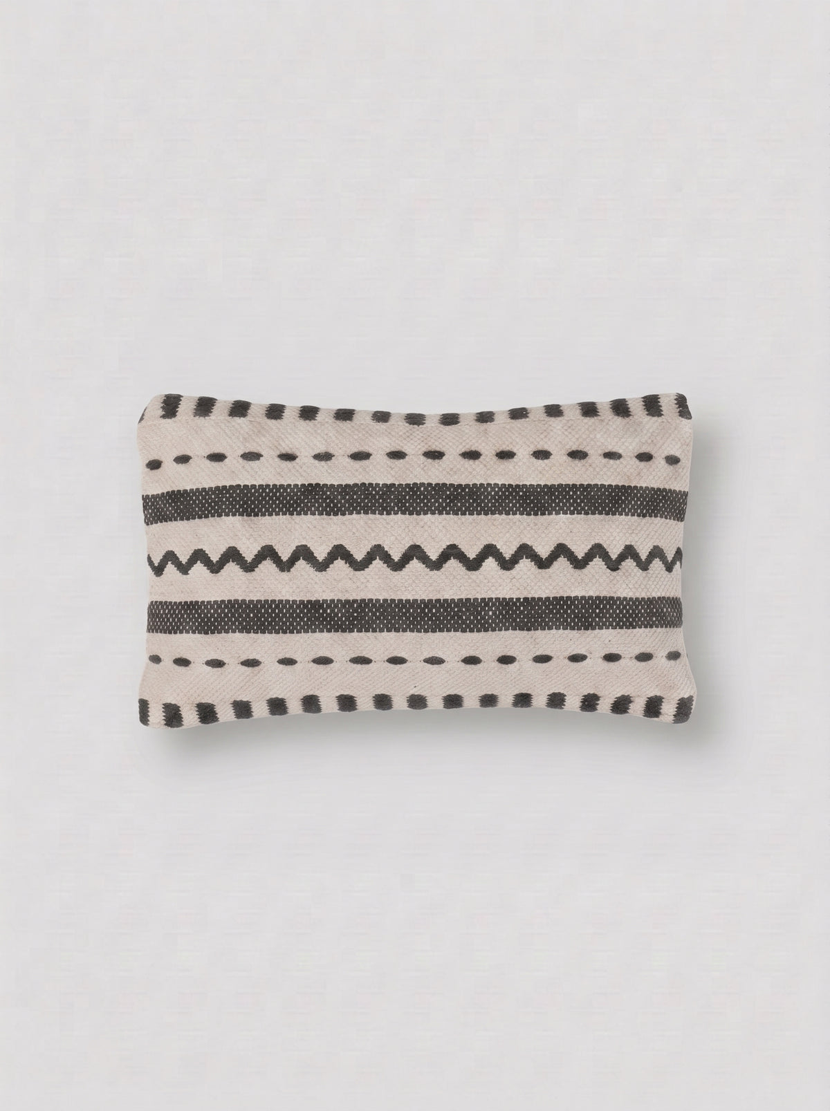 Cojín detalle zigzag rayas algodón leito negro