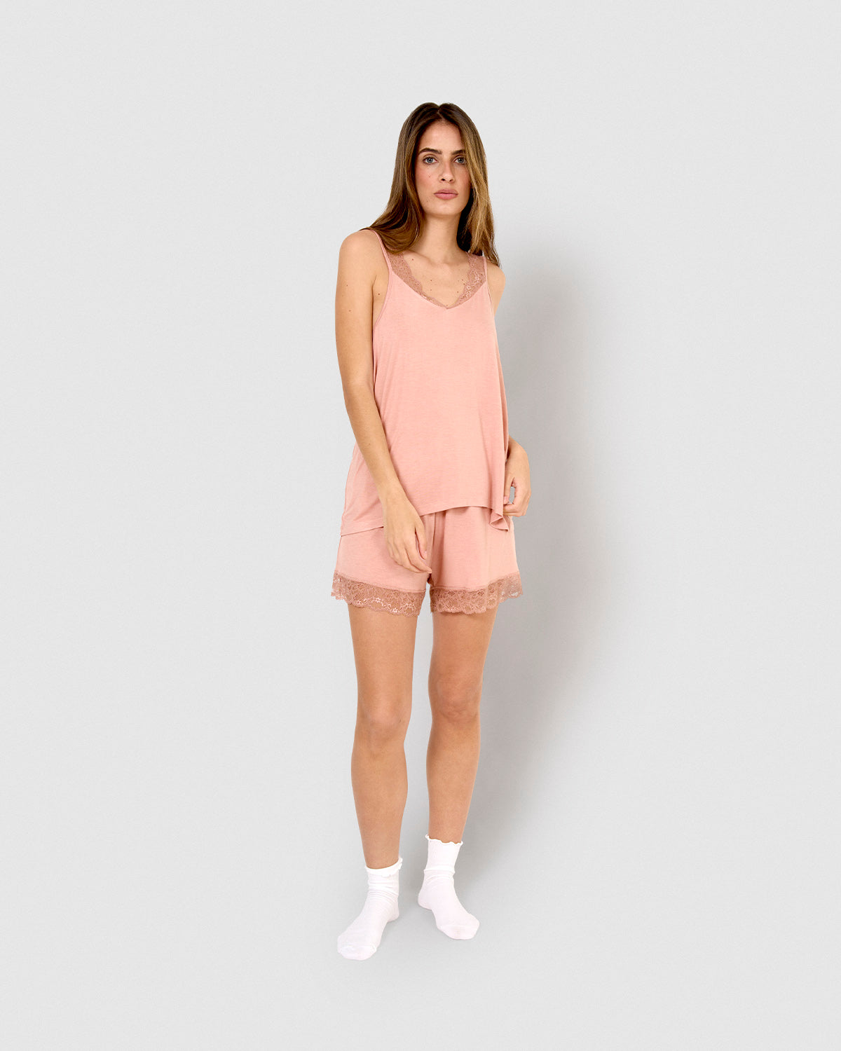 pijama de renda de rayon com suspensórios