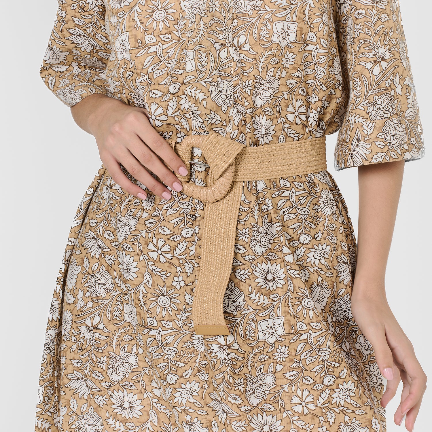 Cinturón de rafia trenzada beige