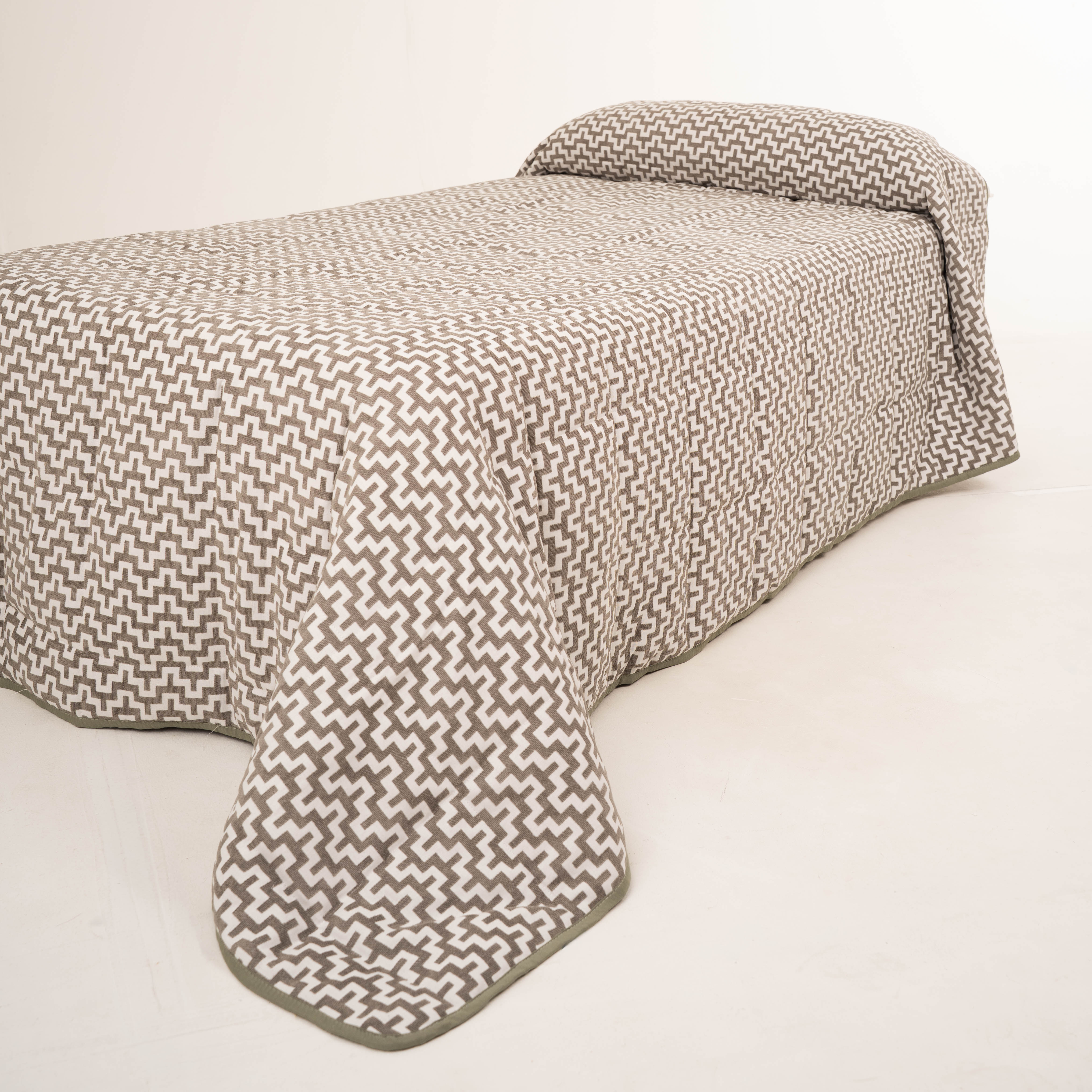 Colcha jacquard chenilla Tebas verde seco