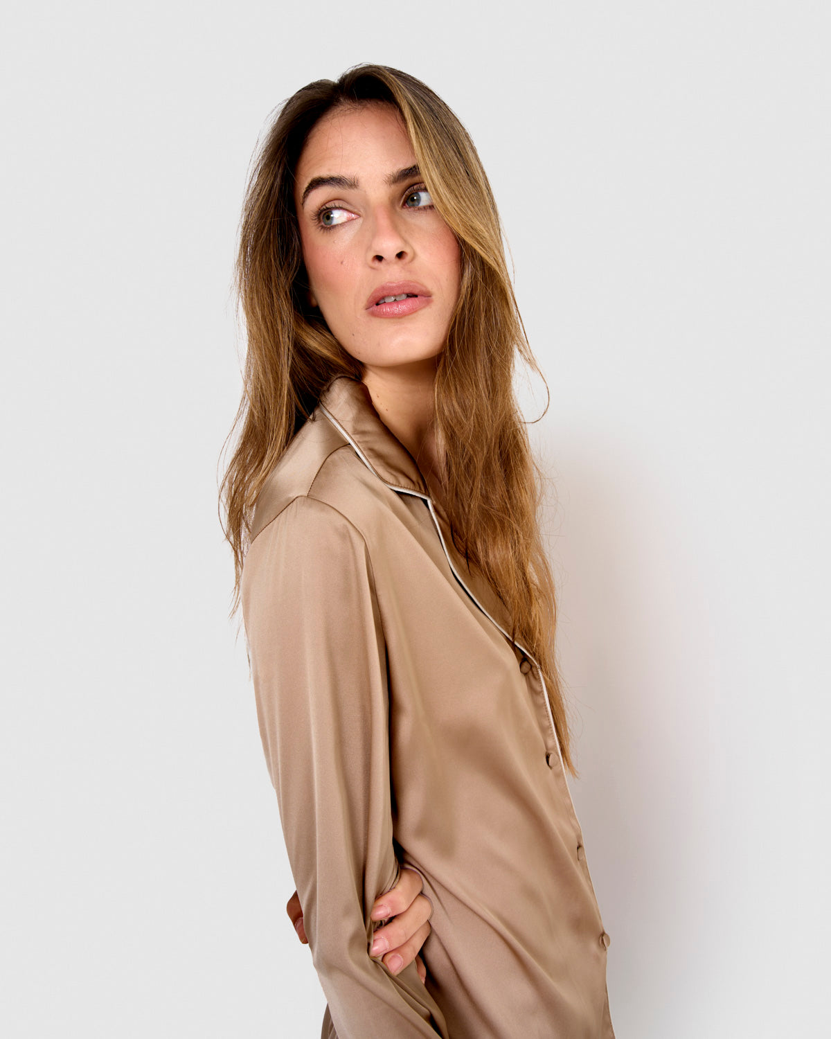 Pijama largo satén friday beige