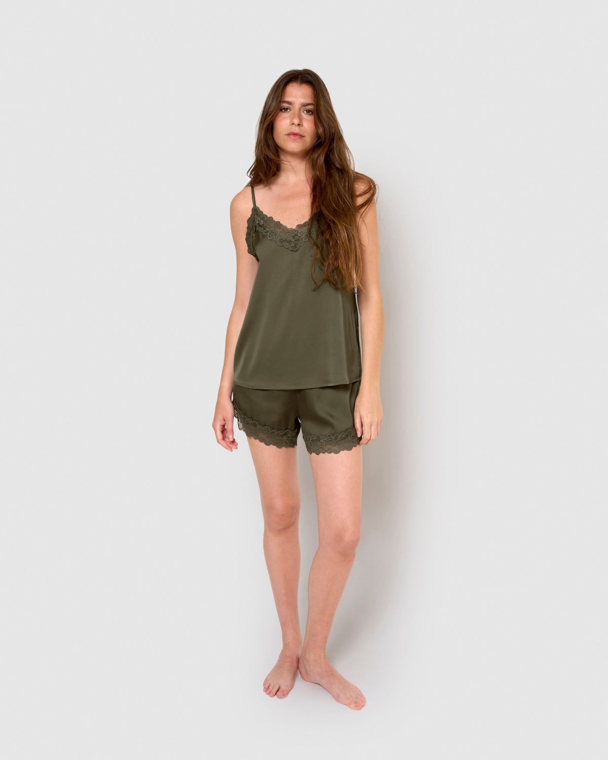 Pijama feminino de cetim com suspensórios, liso, sexta-feira