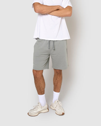 Pantalón corto básico deportivo liso gris