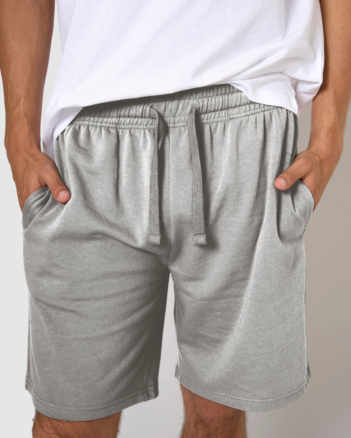 Pantalón corto básico deportivo liso gris claro