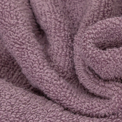 Toalha de banho roxa de 400g com dupla camada de tecido atoalhado.