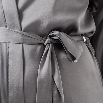 Bata corta mujer Satén Friday Solid Gris