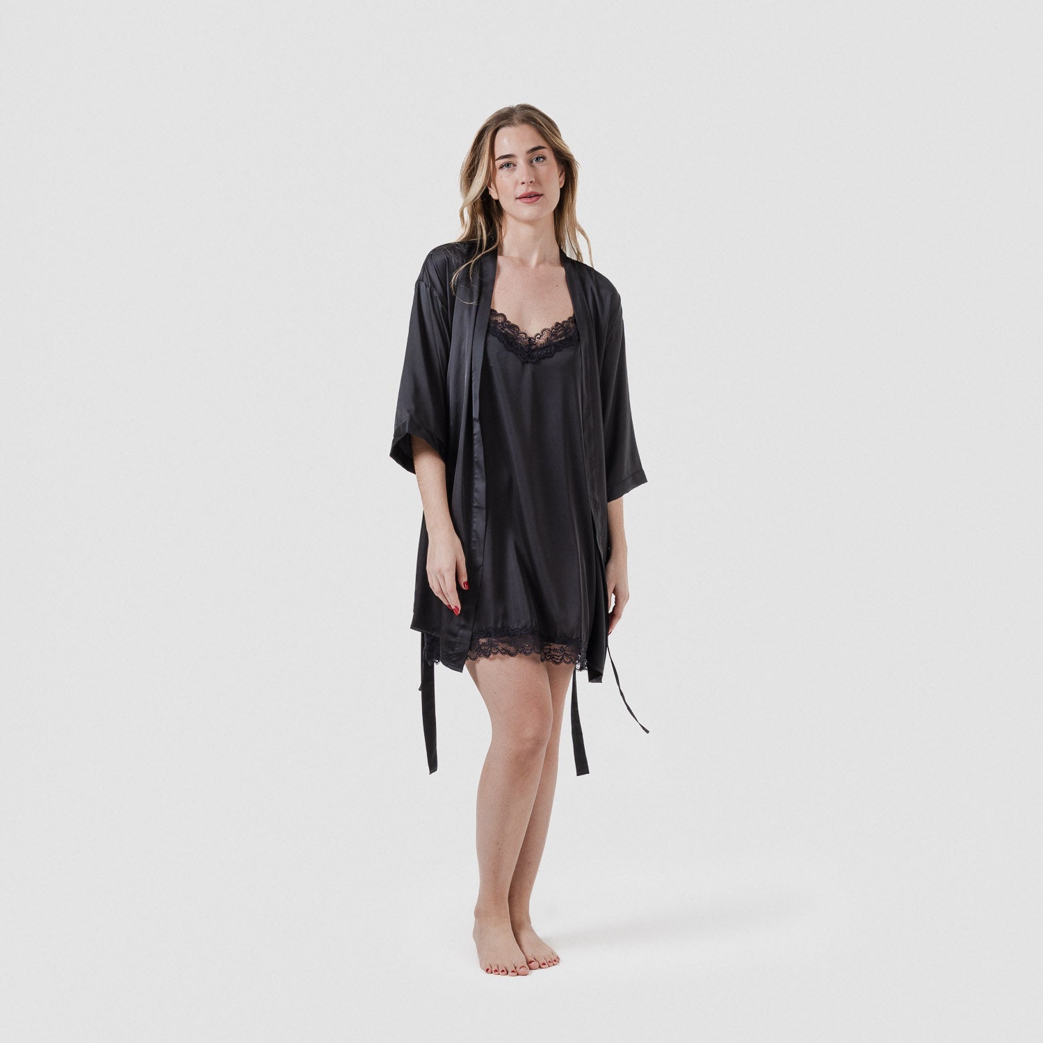 Bata corta mujer Satén Friday Solid Negro