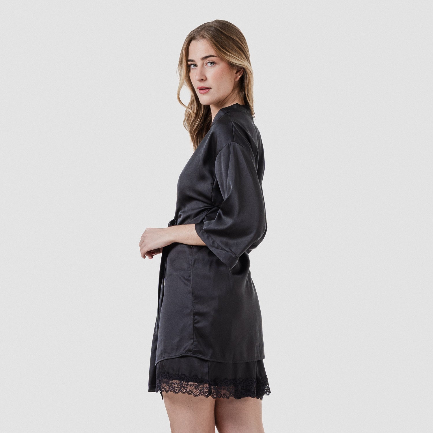 Robe curta de cetim para mulher Friday Solid Preto