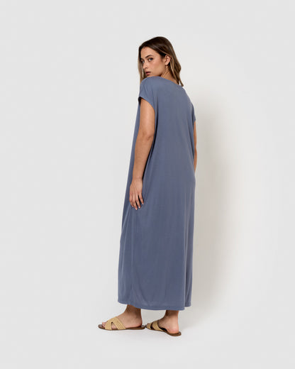 Vestido comprido de manga fluida em viscose lisa