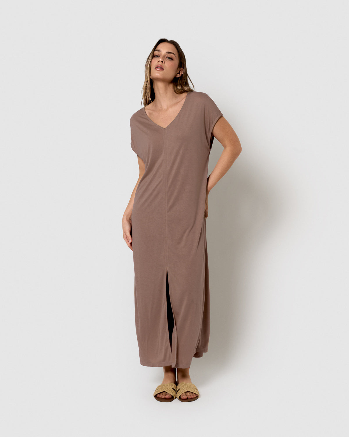 Vestido comprido de manga fluida em viscose lisa