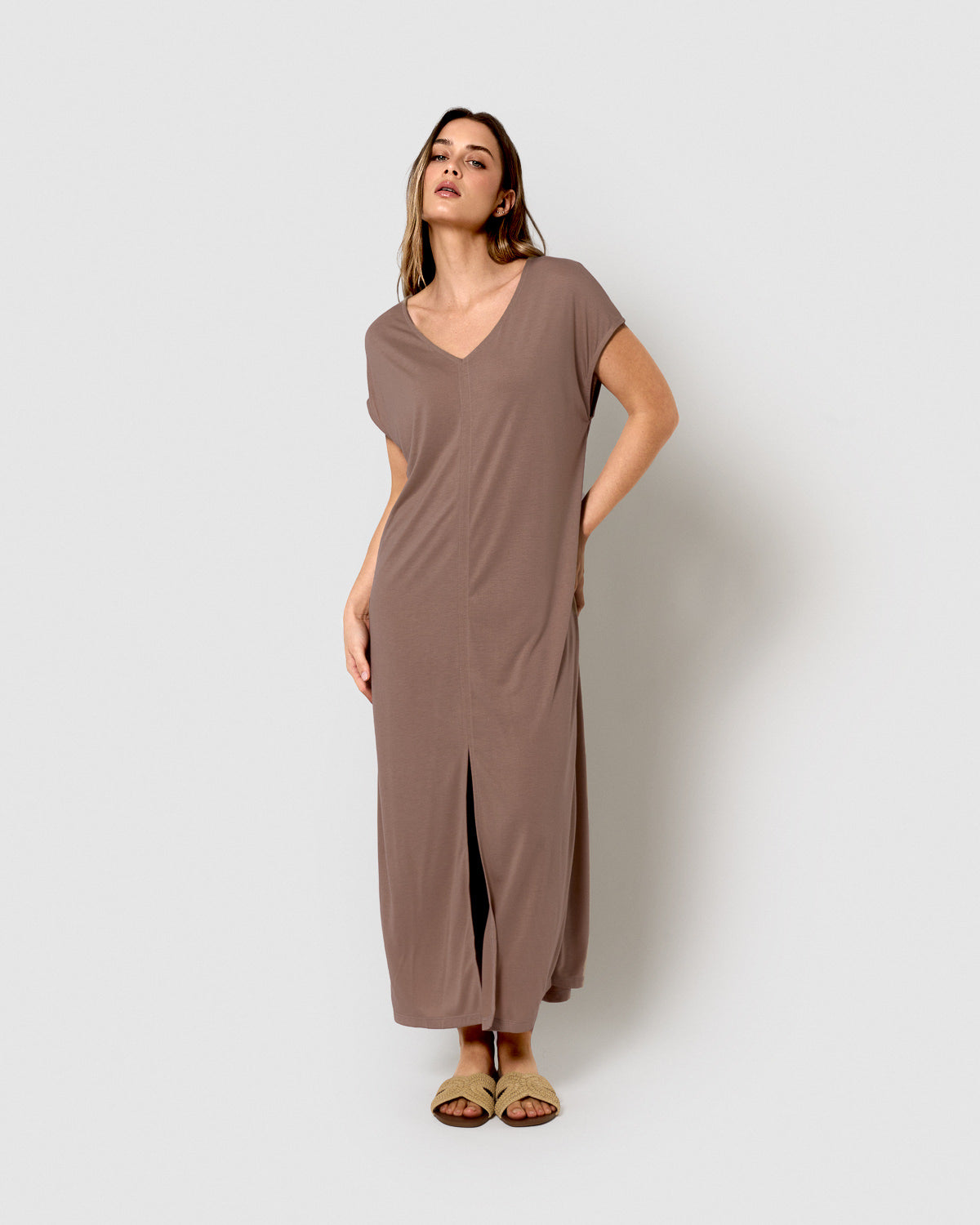 Vestido comprido de manga fluida em viscose lisa