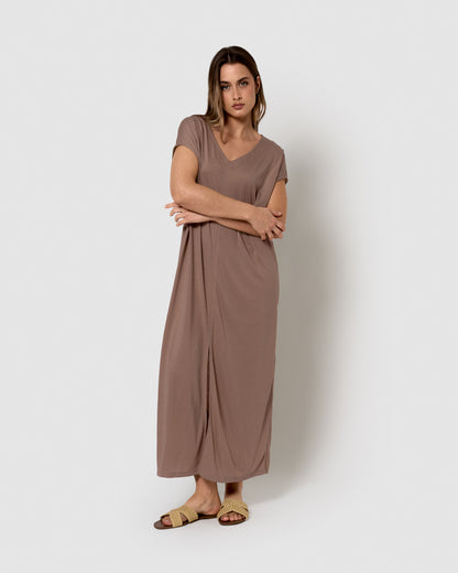 Vestido comprido de manga fluida em viscose lisa