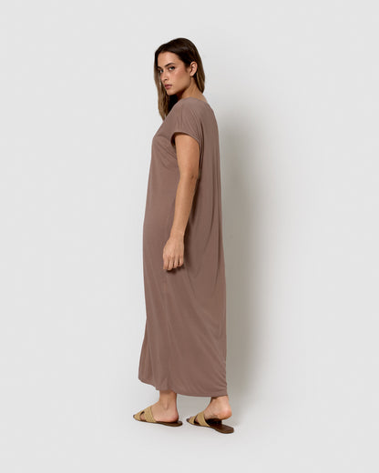 Vestido comprido de manga fluida em viscose lisa