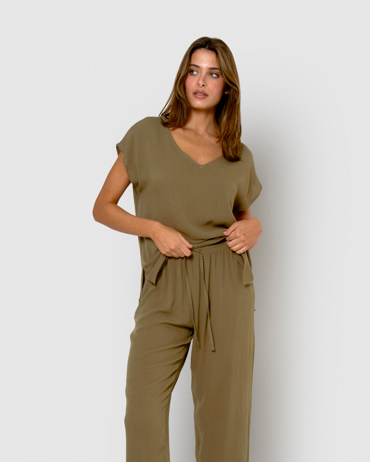 Pantalón largo viscosa bambula liso verde cacería