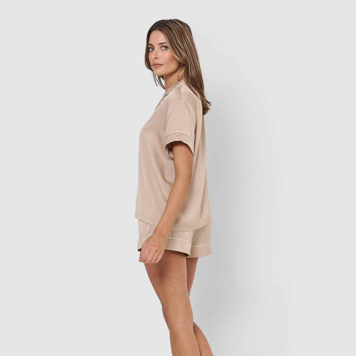 Pijama corto de manga corta satén friday liso beige