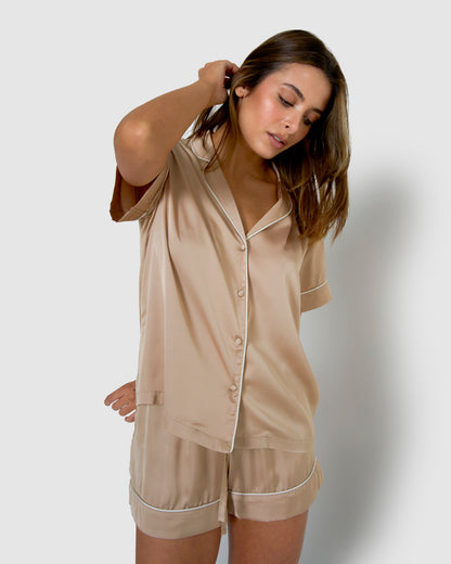 pyjama beige en satin à manches courtes