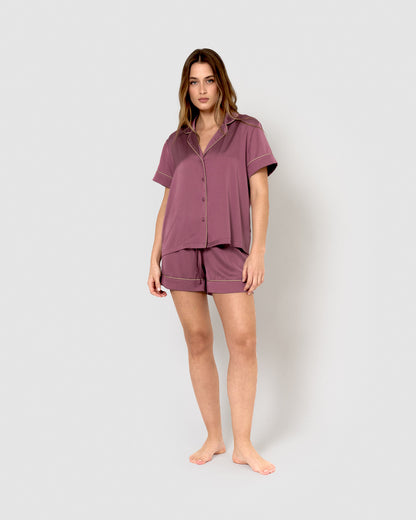 Pyjama en satin à manches courtes, couleur aubergine unie