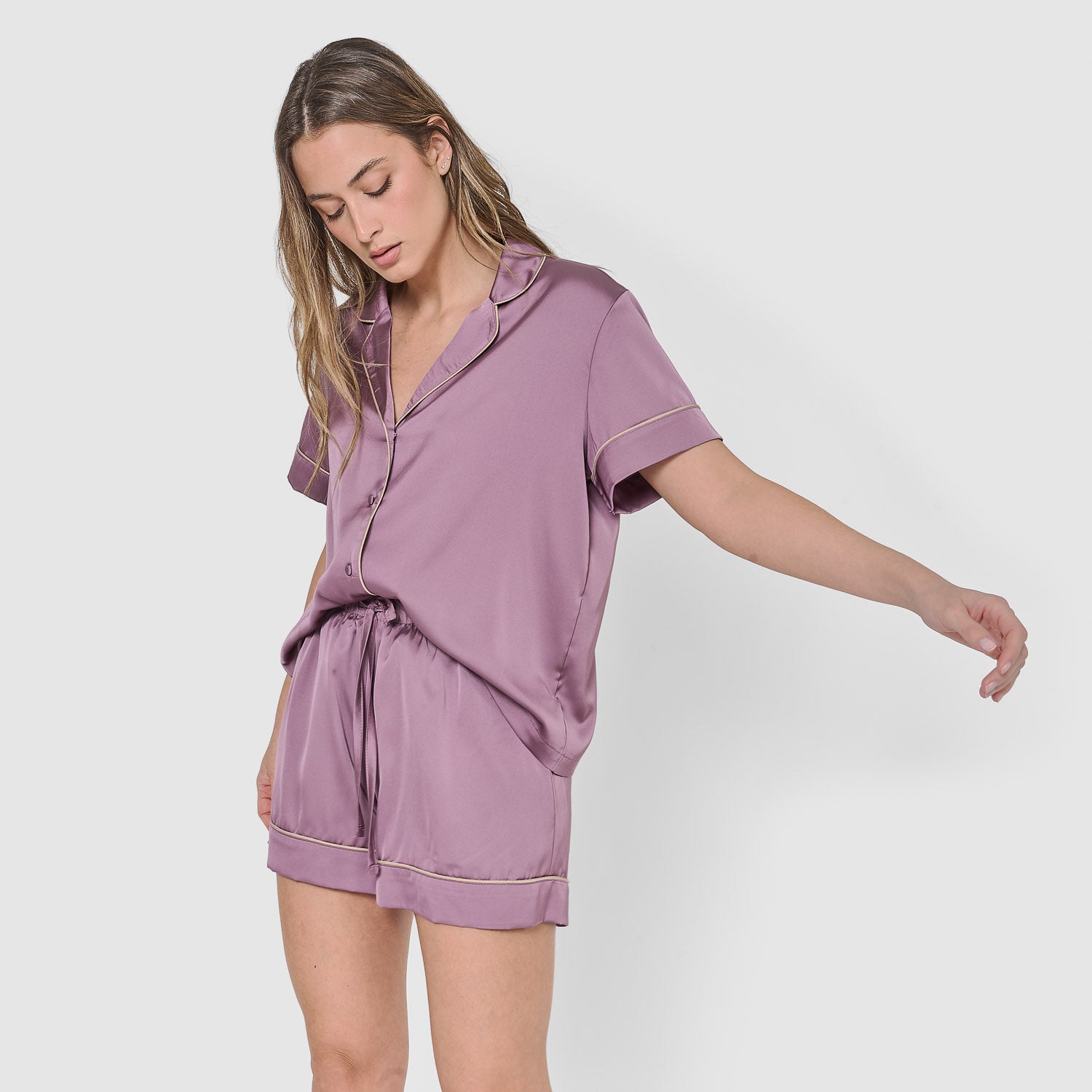 Pijama corto de manga corta satén friday liso berenjena