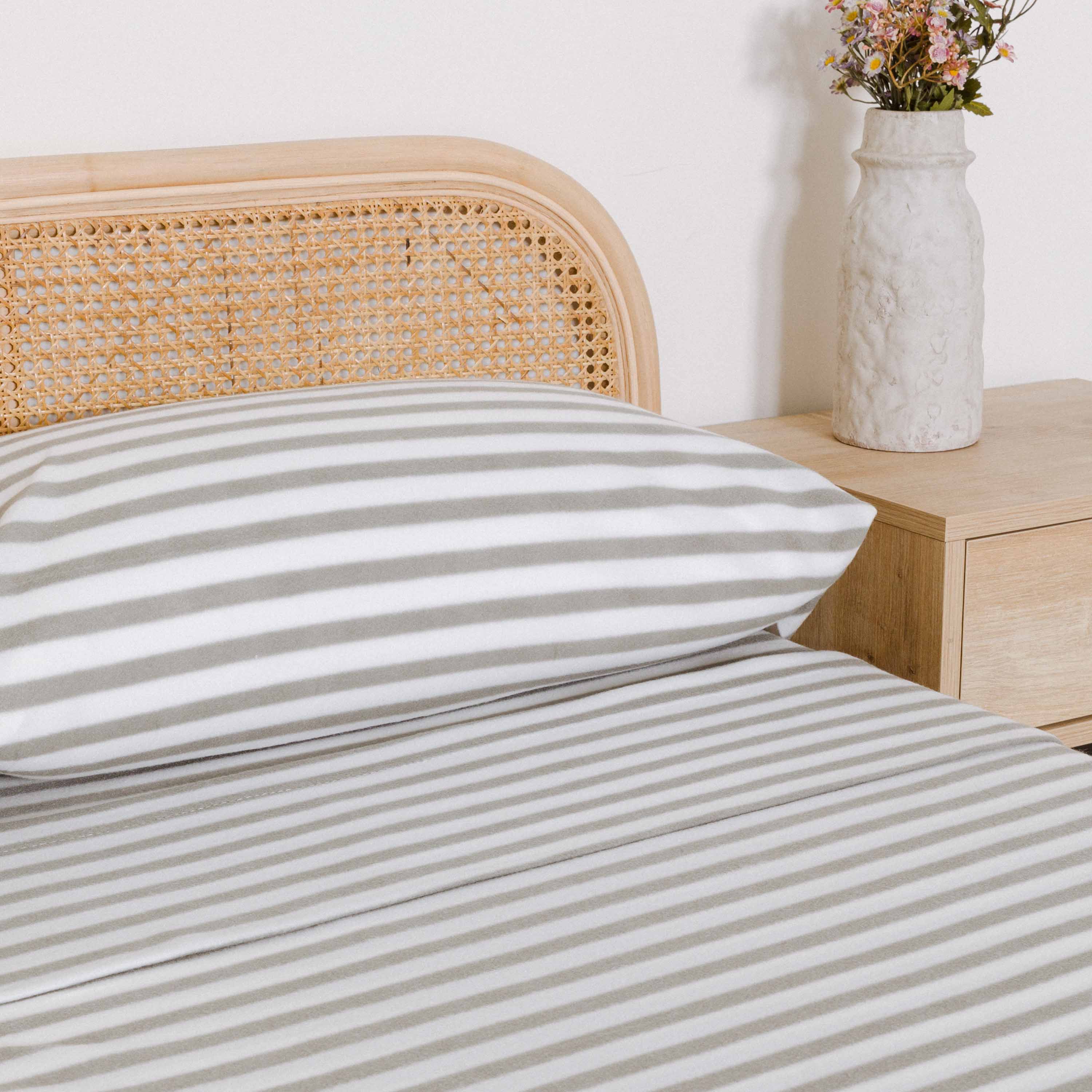 Juego de sábanas pirineo Raya Avilés verde seco