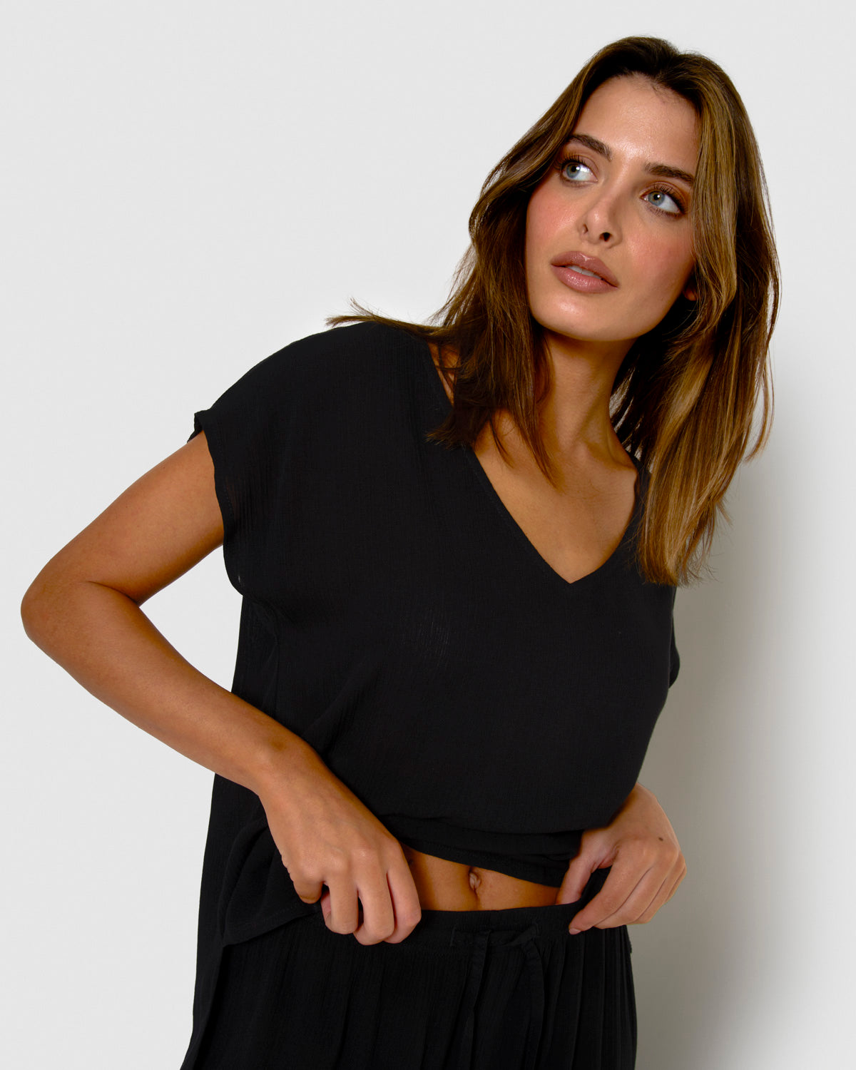 Women's long trousers in black viscose and chambray fabric