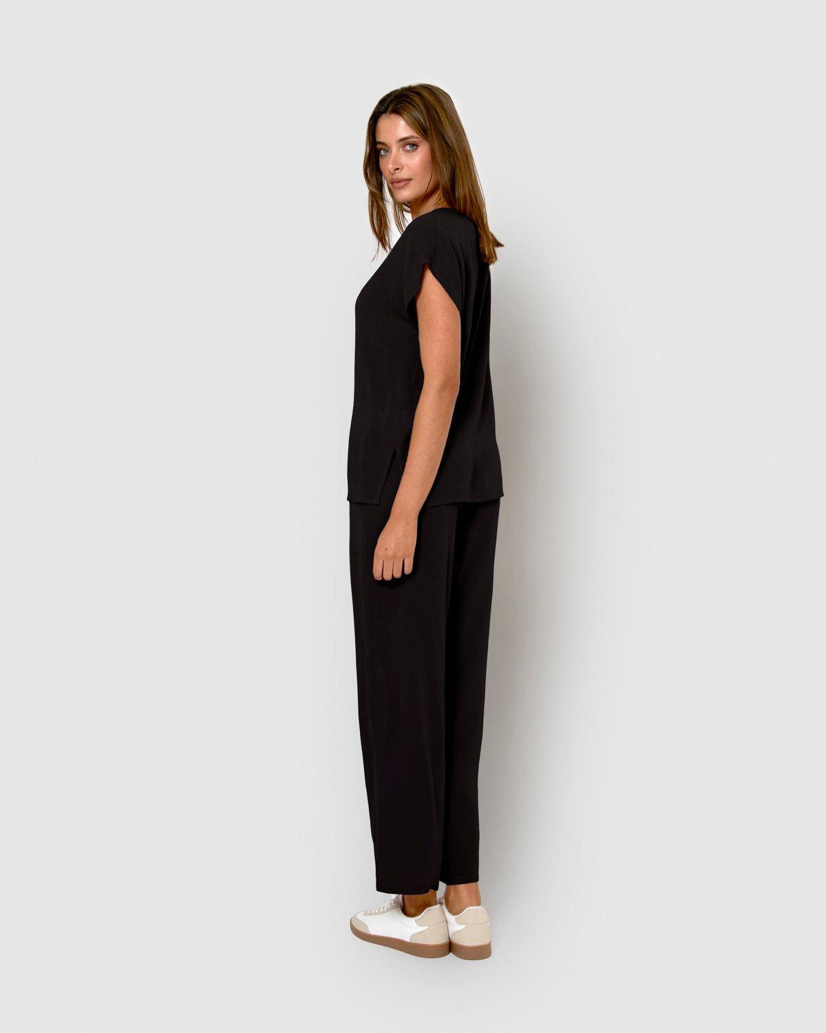 Women's long trousers in black viscose and chambray fabric