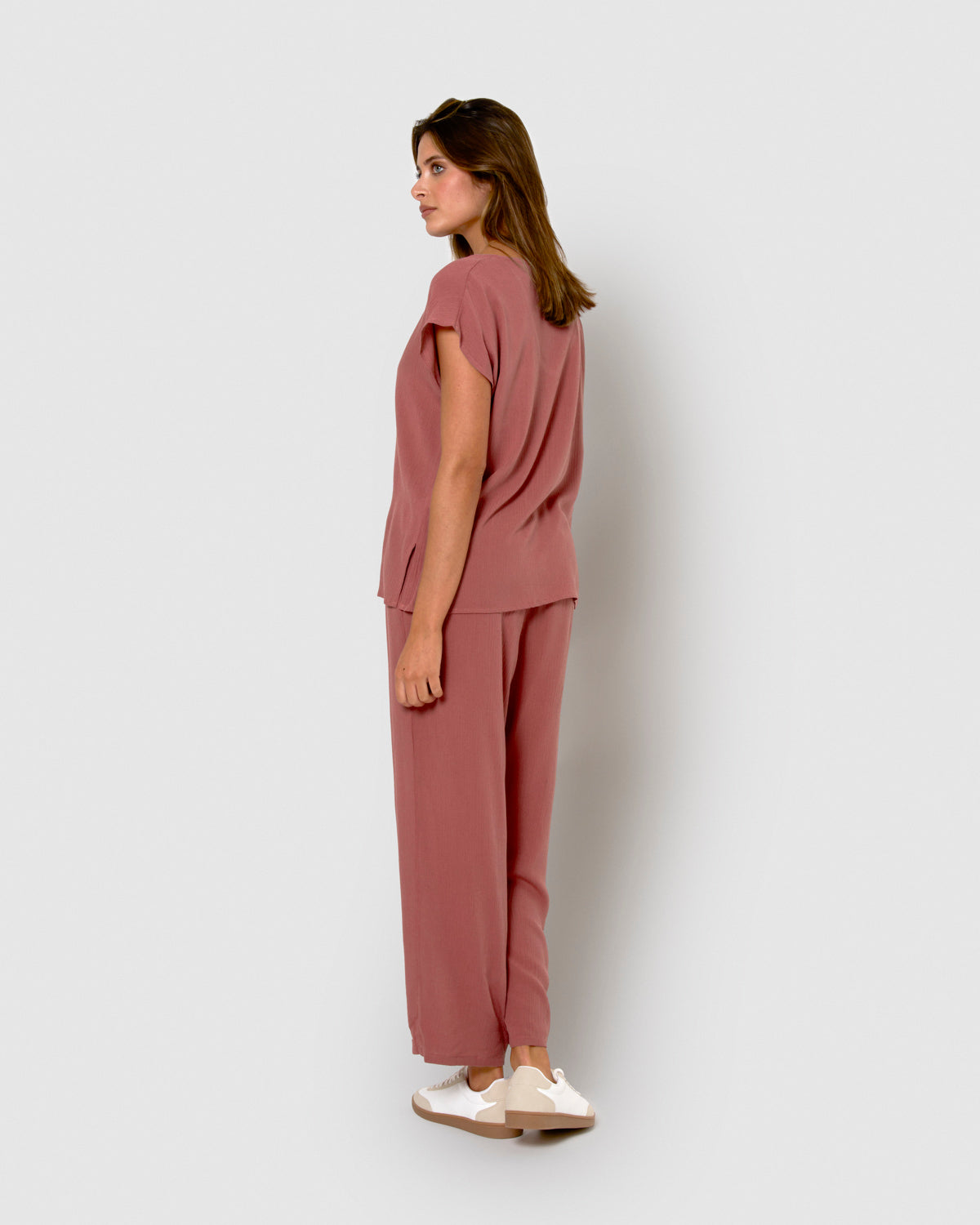 Pantalón largo mujer bambula detalles plisados rosa