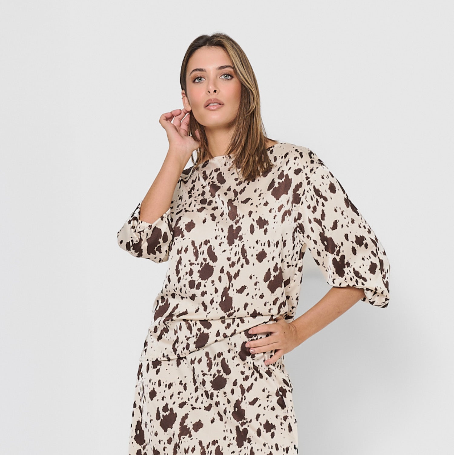 Blusa satén moncho marrón