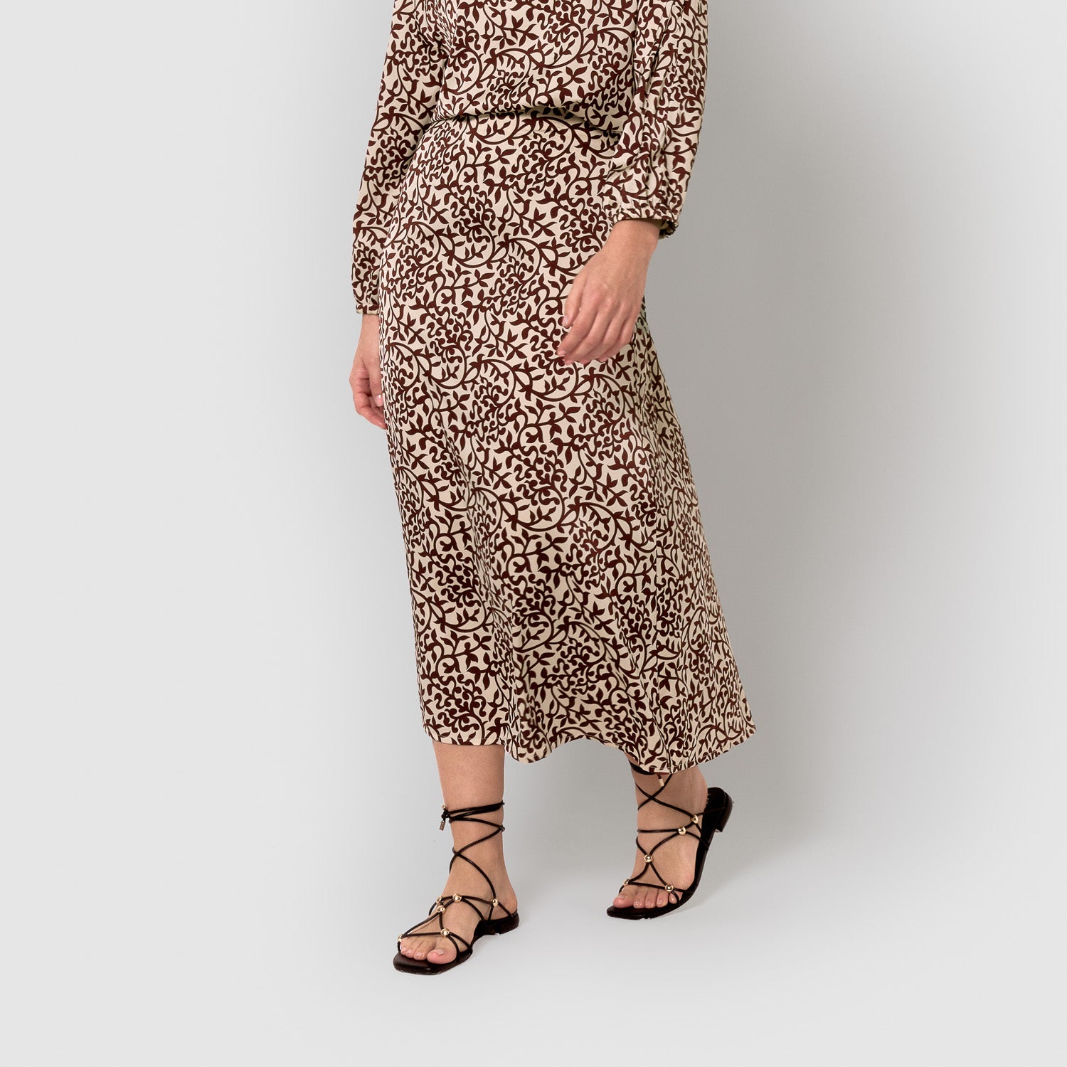 jupe midi évasée en satin marron