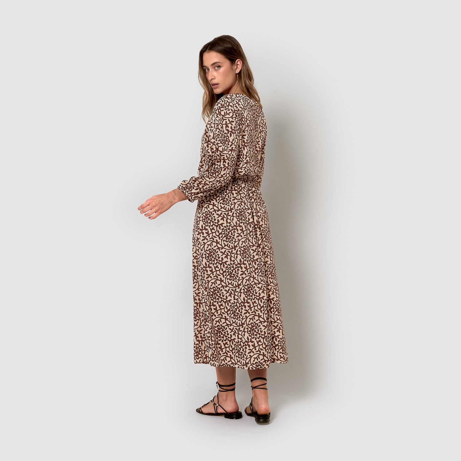 jupe midi évasée en satin marron