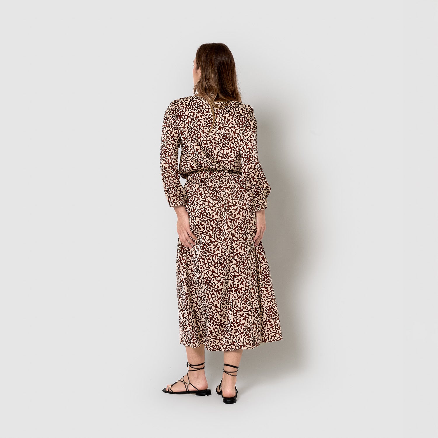 jupe midi évasée en satin marron