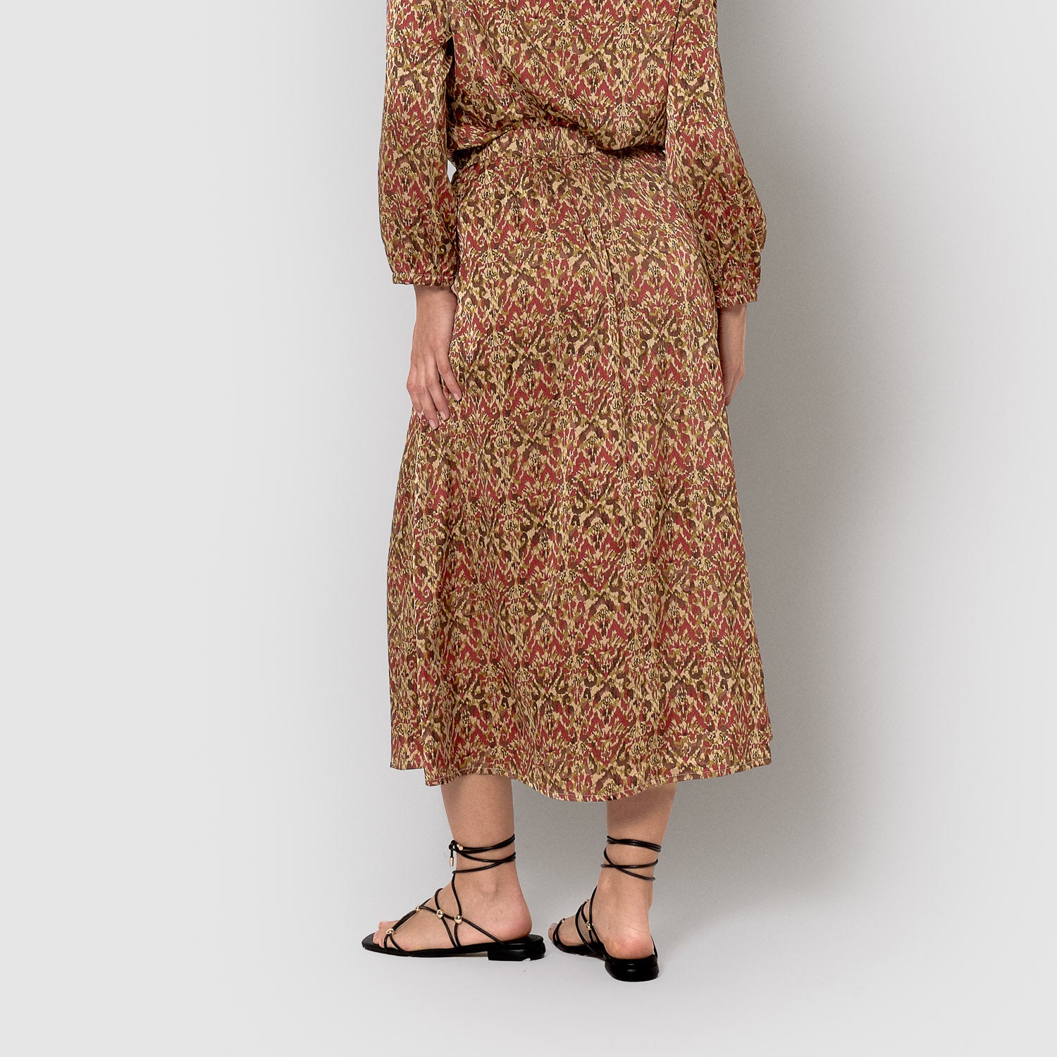 Gonna midi svasata in raso rosso railay