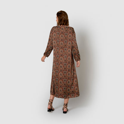 Lungo abito di raso marrone