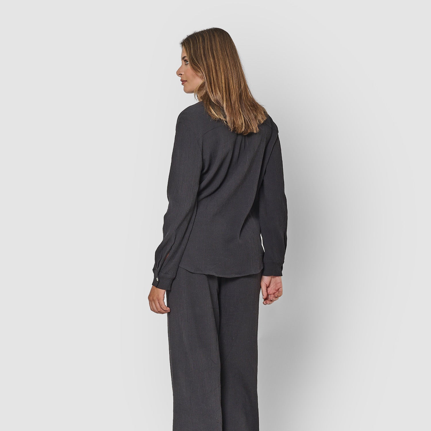 Camisa de algodón flex cuello camisero negro