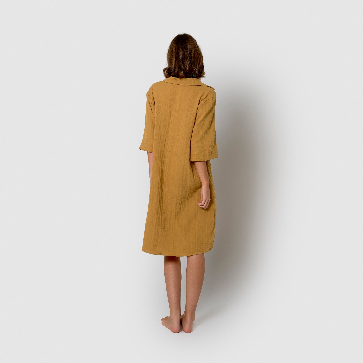 Abito corto in mussola color ocra