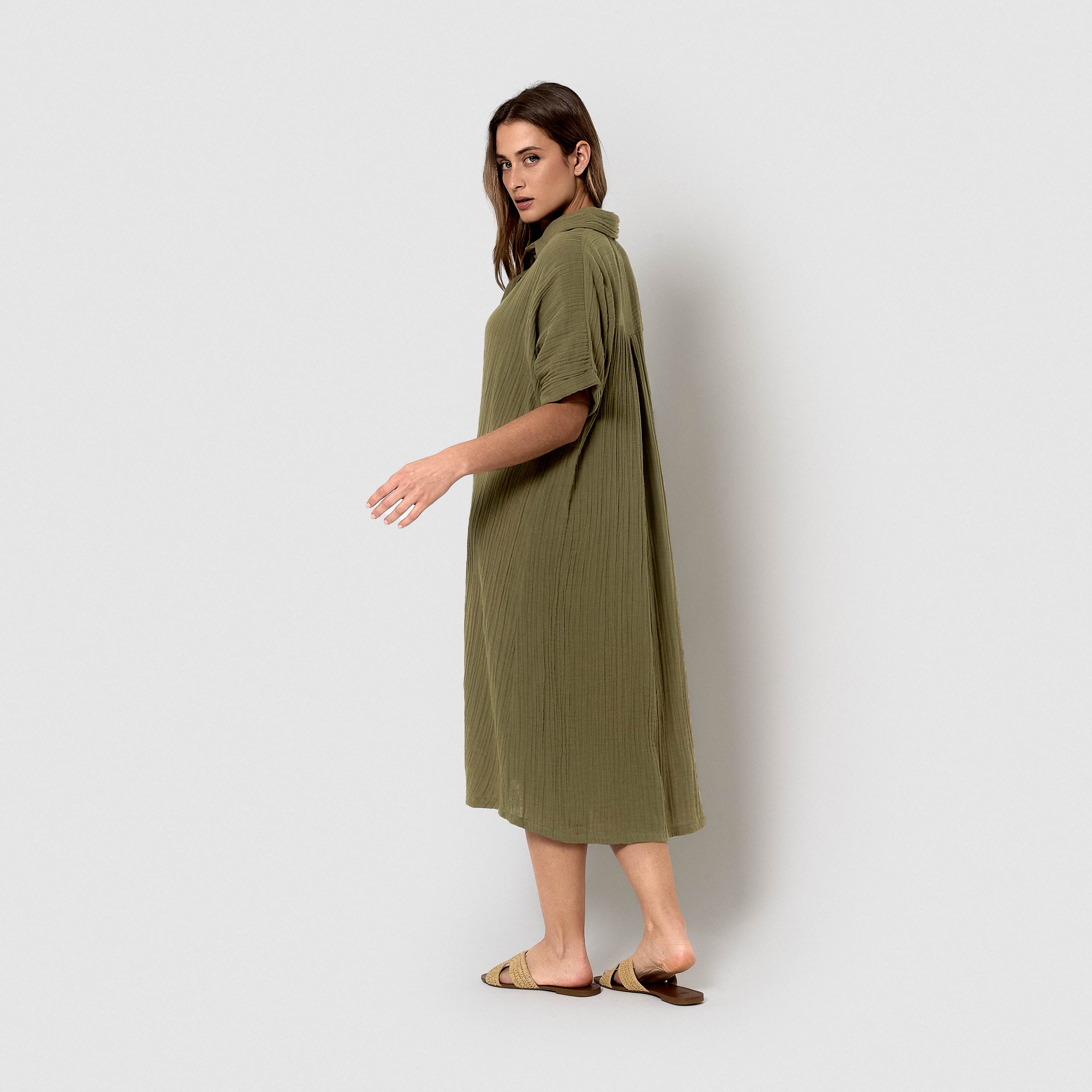 muslin midi dress with flowing sleeves in hunting green
