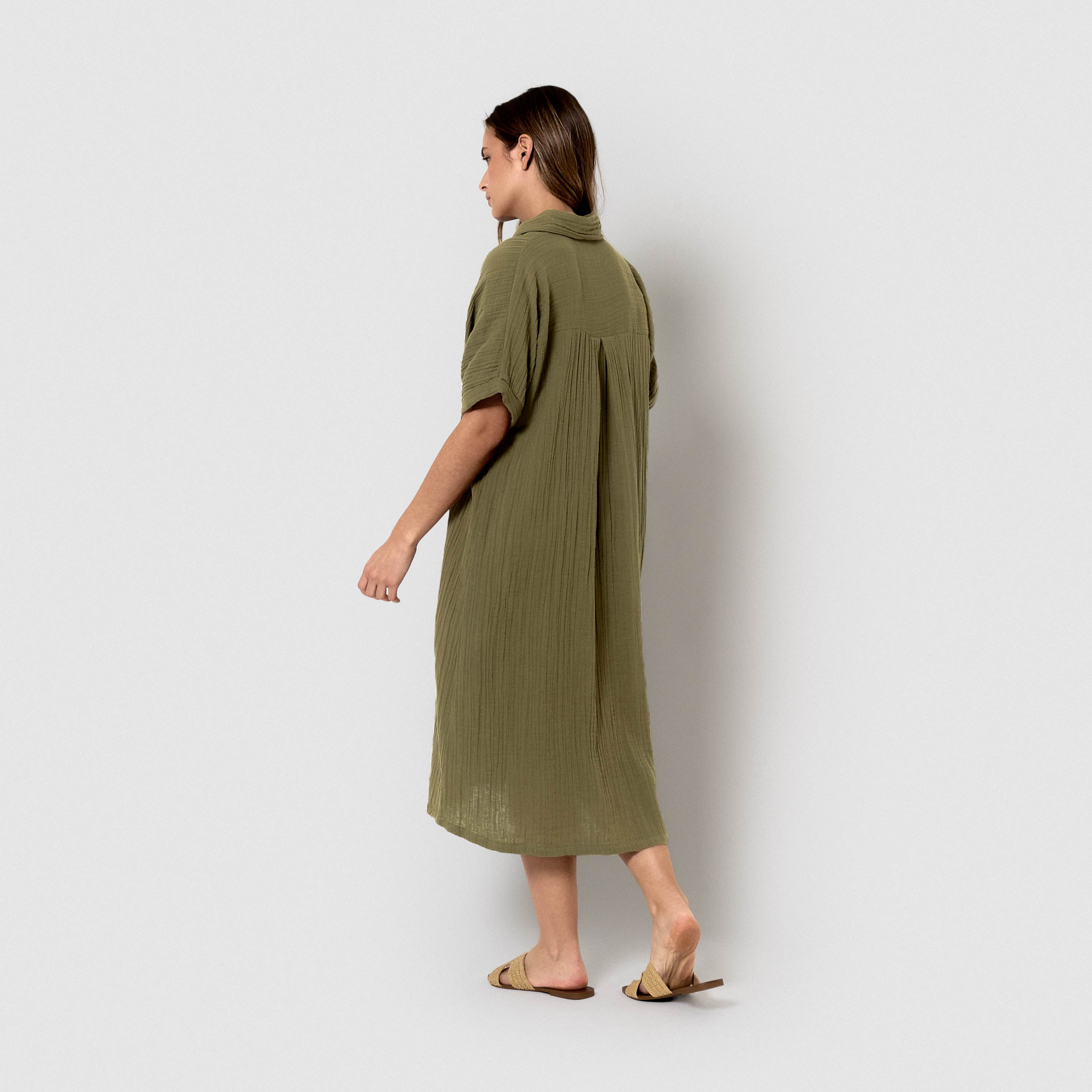 muslin midi dress with flowing sleeves in hunting green