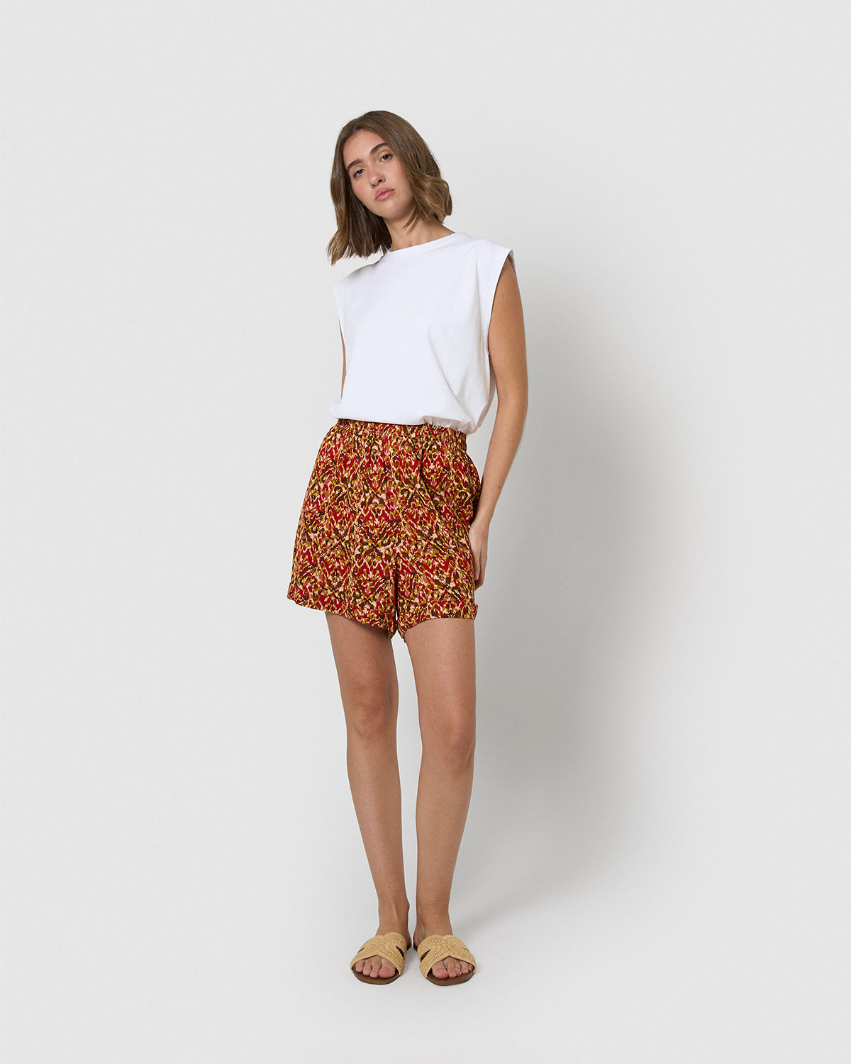 Pantalón corto bambula detalles plisados railay rojo