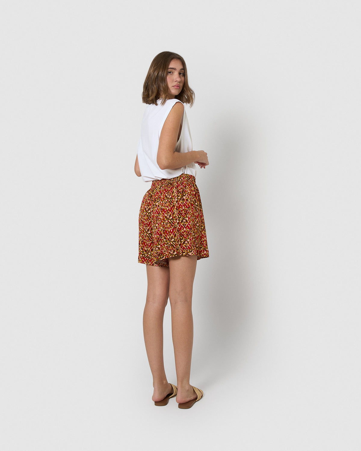 Pantalón corto bambula detalles plisados railay rojo