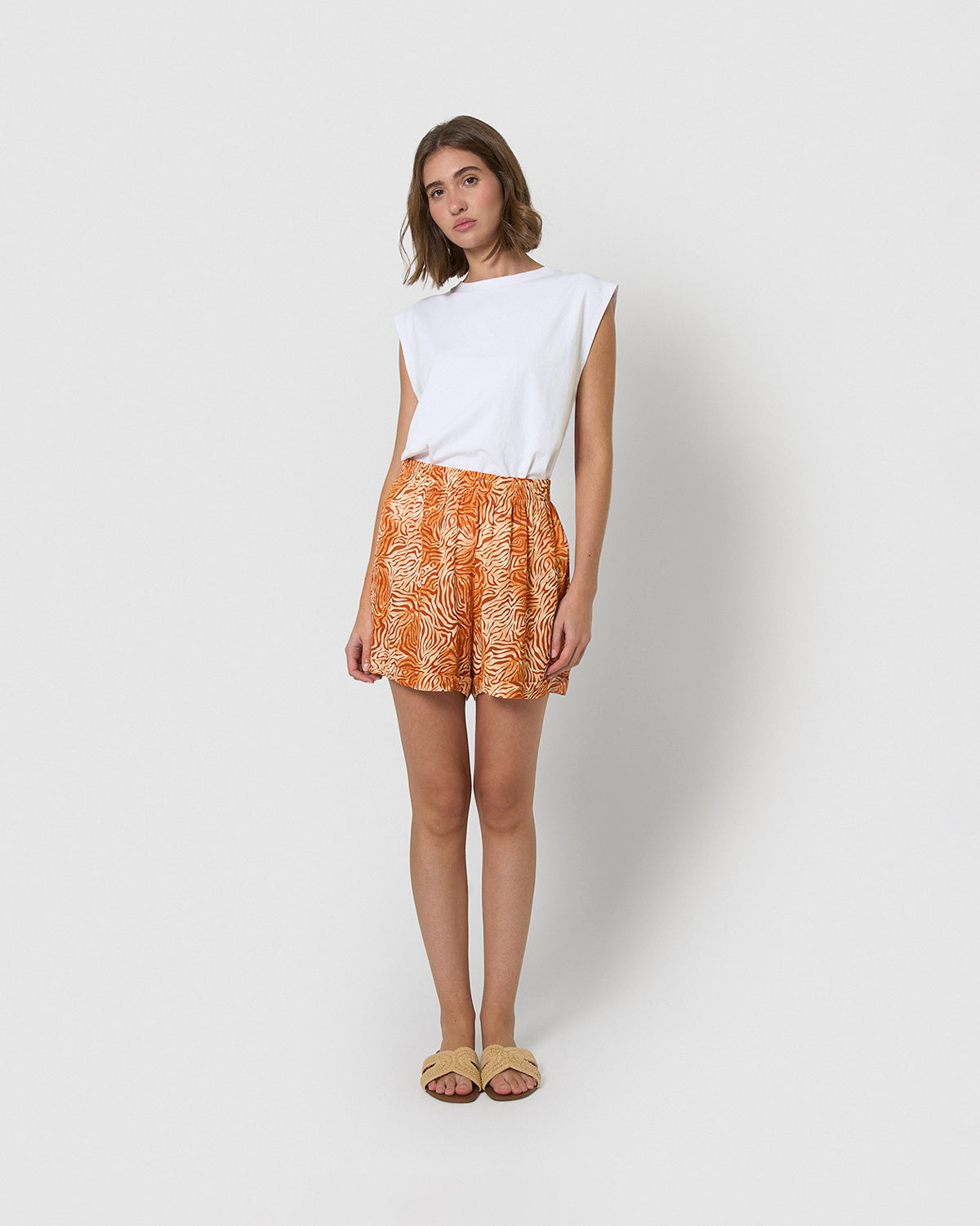 Pantalón corto bambula detalles plisados sole teja