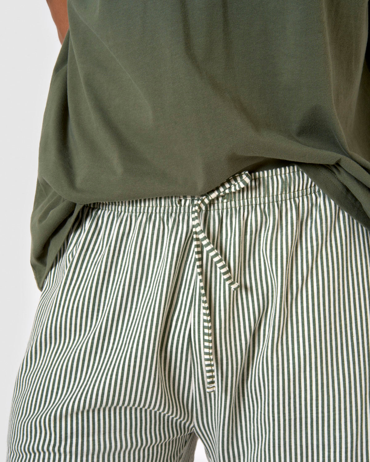 Pigiama corto in cotone a righe, verde cileno, stile caccia.