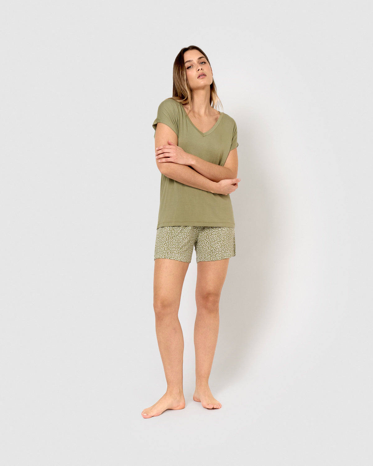 Green viscose short pajamas with a hunting weathervane