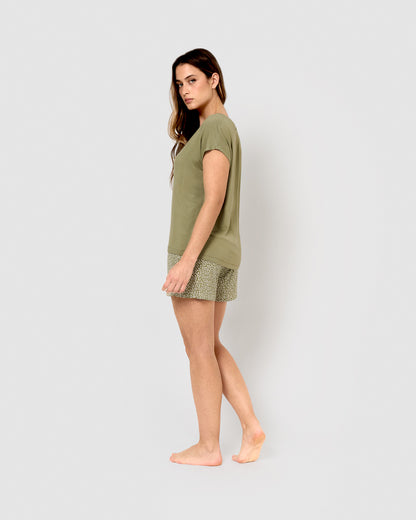Green viscose short pajamas with a hunting weathervane