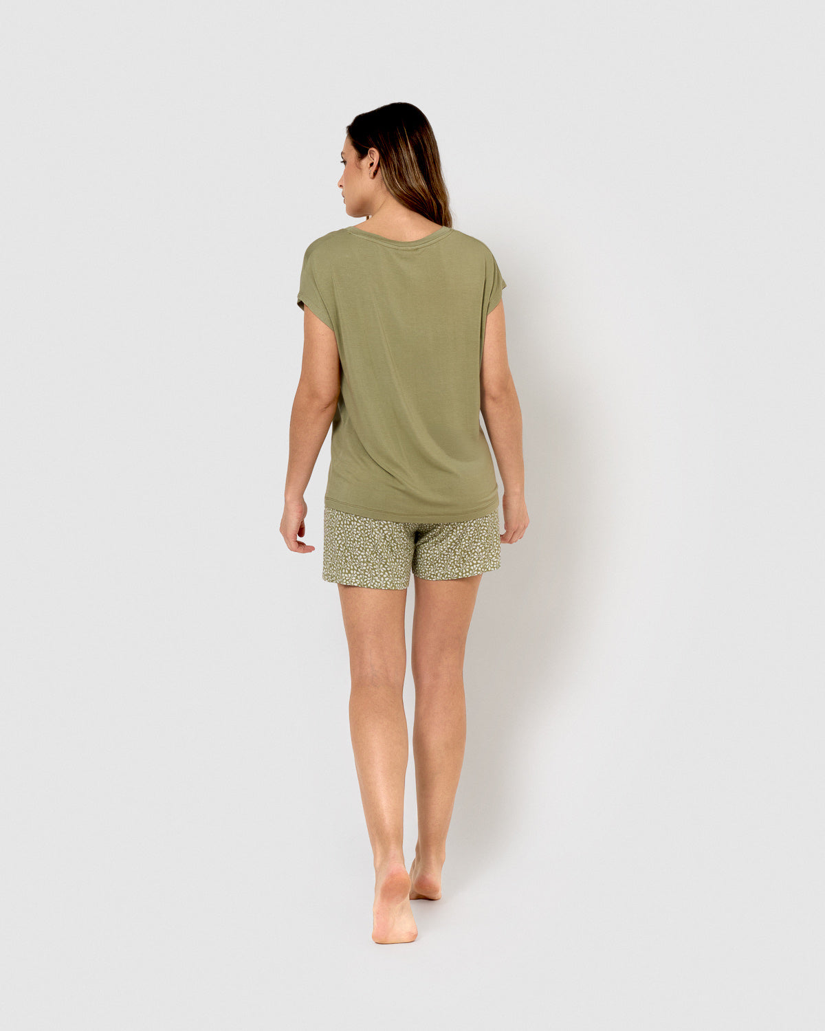 Green viscose short pajamas with a hunting weathervane
