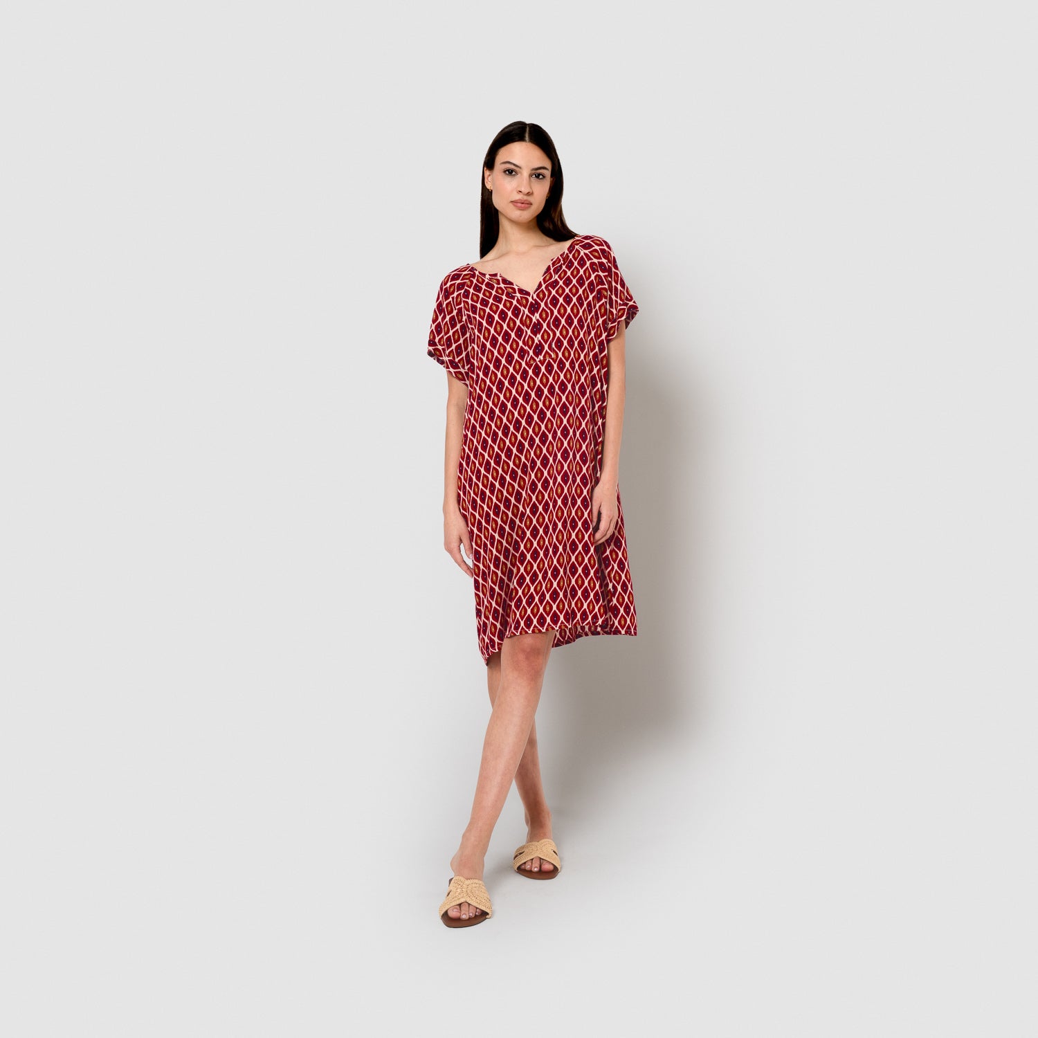 Vestido corto bambula detalles plisados cartagena burdeos