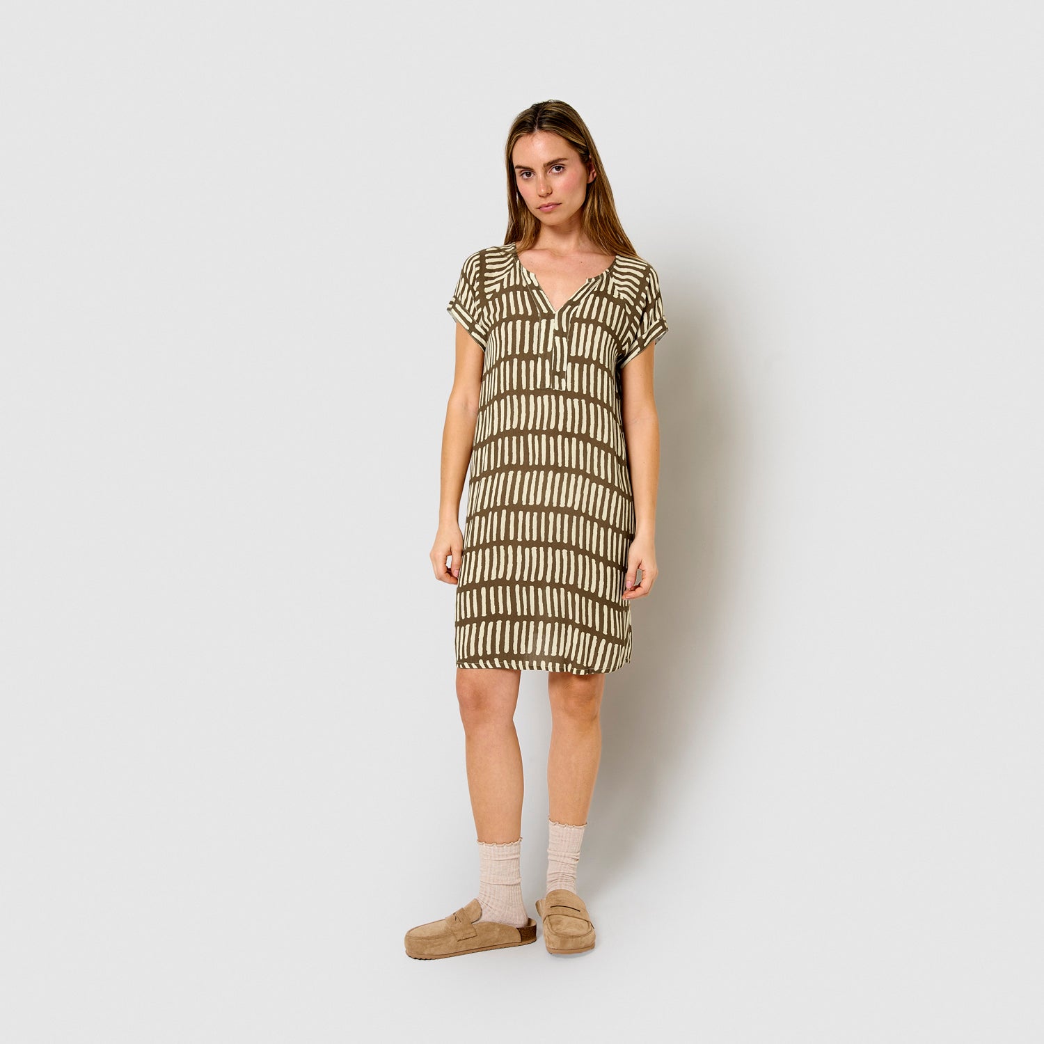 Vestido corto bambula detalles plisados lemona marrón