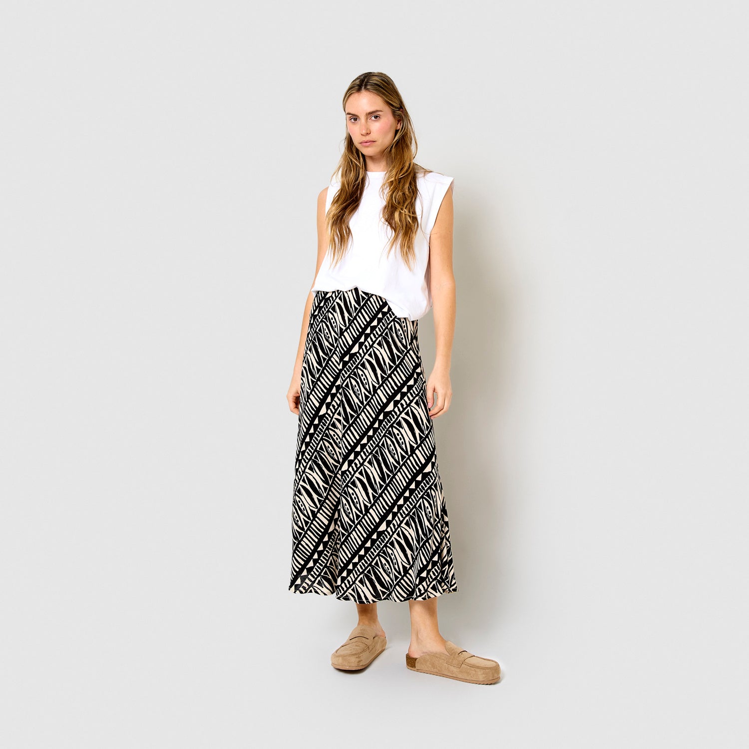 Falda midi viscosa bambula tepec negro